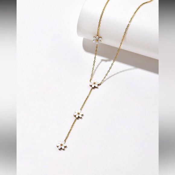 Gold Daisy Necklace A1295 - Picture 2 of 5